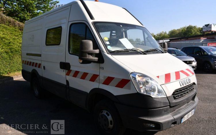 IVECO DAILY 35C15 FOURGON 6 PLACES – AN 2014 – 164404 KMS BLANC DJ-331-QK