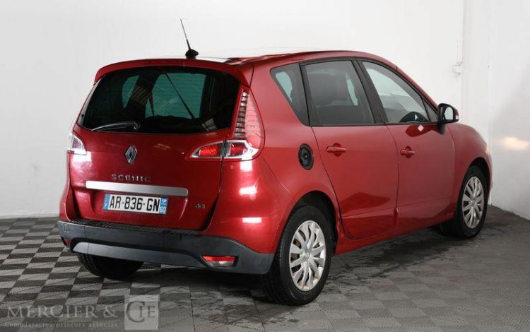 RENAULT SCENIC III DCI 130 EXPRESSION ROUGE AR-836-GN