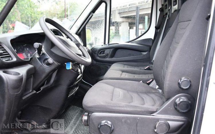 IVECO DAILY FOURGON 35S15 BLANC DG-323-YP