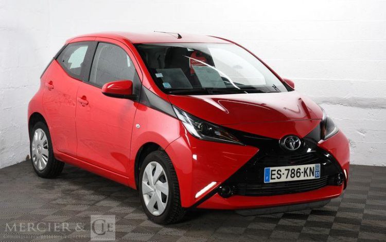 TOYOTA AYGO ESS XRED ROUGE ES-786-KN