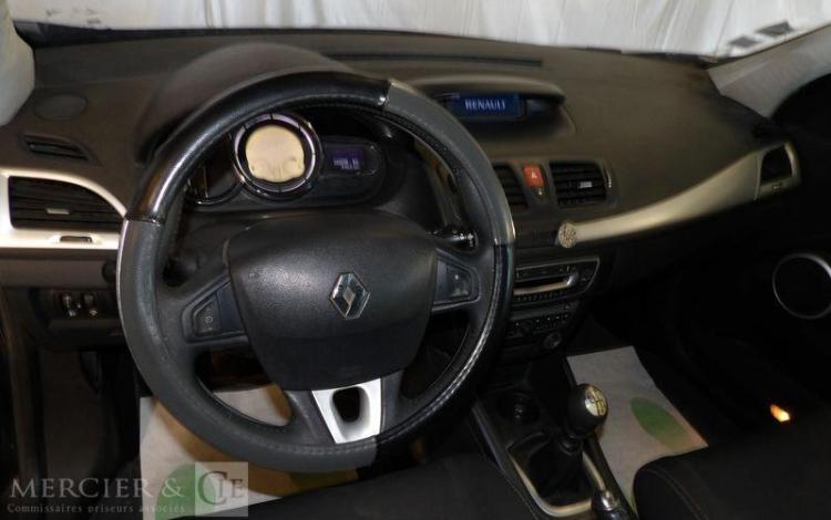 RENAULT MEGANE ESTATE 1,9 DCI 130CH DYNAMIQUE NOIR AT-726-RC