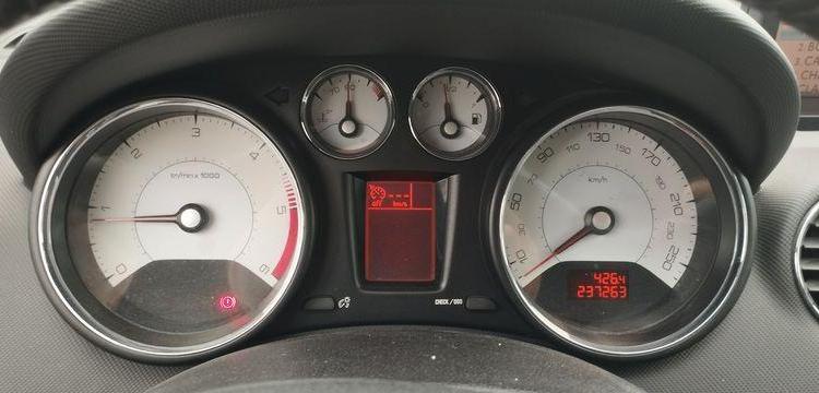 PEUGEOT 308 5 PORTES 1,6 HDI 8V FAP BLUE LION 92 CV – DIESEL – 237260 KMS – ANNEE 2011 NOIR BS-202-NS
