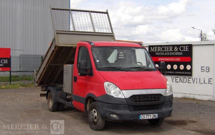 IVECO 35C13 BENNE SIMPLE CABINE COFFRE ROUGE CS-771-ZN