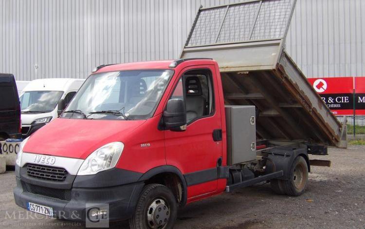 IVECO 35C13 BENNE SIMPLE CABINE COFFRE ROUGE CS-771-ZN