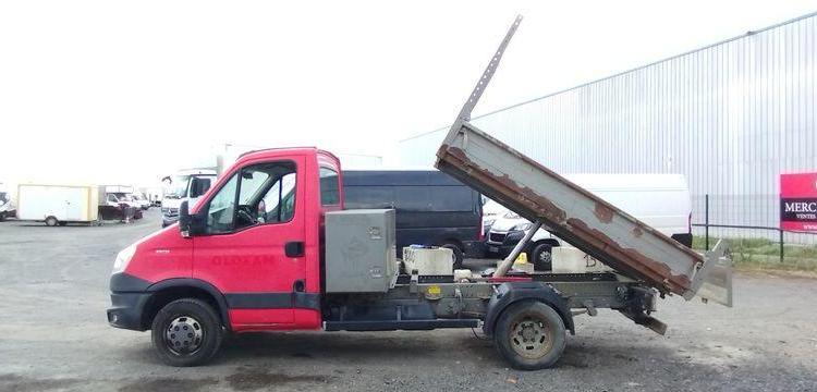 IVECO 35C13 BENNE SIMPLE CABINE COFFRE ROUGE CS-771-ZN