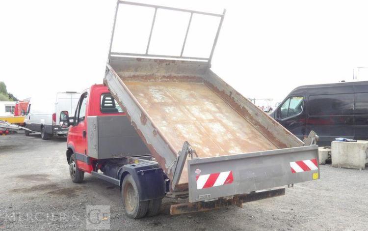 IVECO 35C13 BENNE SIMPLE CABINE COFFRE ROUGE CS-771-ZN