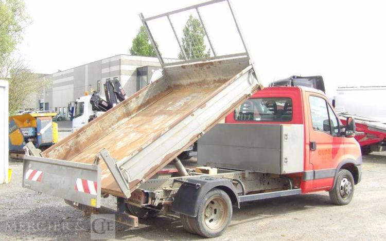 IVECO 35C13 BENNE SIMPLE CABINE COFFRE ROUGE CS-771-ZN