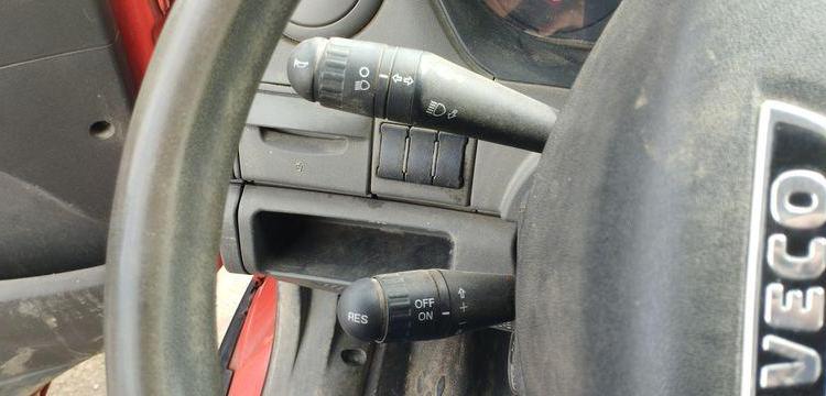 IVECO 35C13 BENNE SIMPLE CABINE COFFRE ROUGE CS-771-ZN