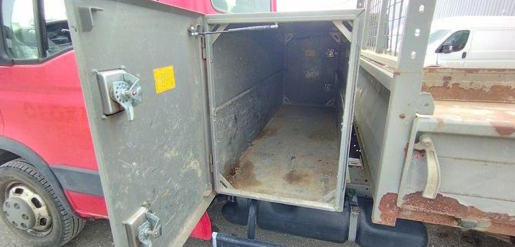 IVECO 35C13 BENNE SIMPLE CABINE COFFRE ROUGE CS-771-ZN