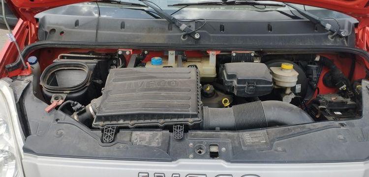 IVECO 35C13 BENNE SIMPLE CABINE COFFRE ROUGE CS-771-ZN