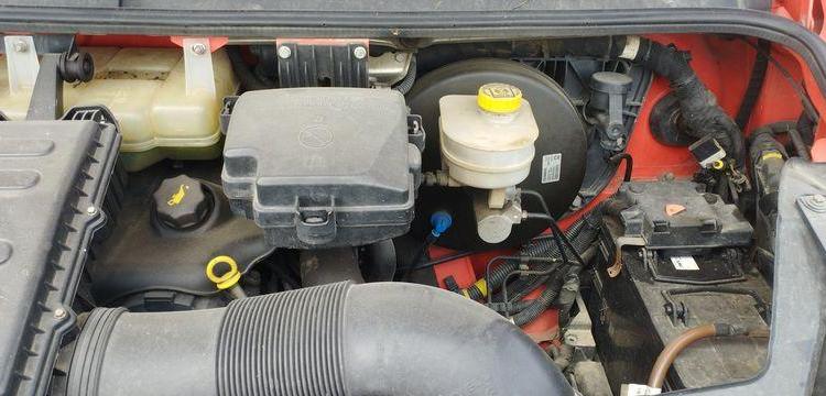 IVECO 35C13 BENNE SIMPLE CABINE COFFRE ROUGE CS-771-ZN