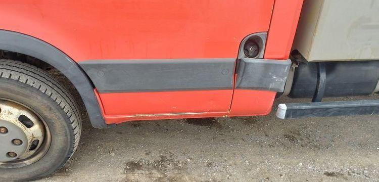 IVECO 35C13 BENNE SIMPLE CABINE COFFRE ROUGE CS-771-ZN
