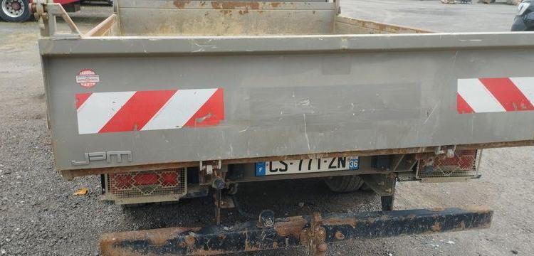 IVECO 35C13 BENNE SIMPLE CABINE COFFRE ROUGE CS-771-ZN