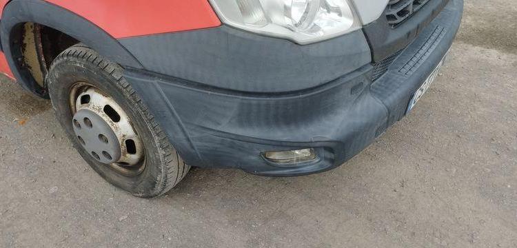 IVECO 35C13 BENNE SIMPLE CABINE COFFRE ROUGE CS-771-ZN