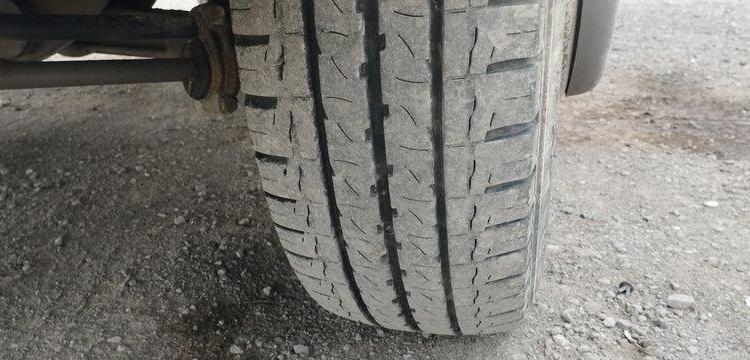 IVECO 35C13 BENNE SIMPLE CABINE COFFRE ROUGE CS-771-ZN