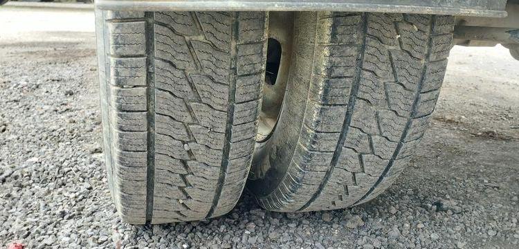 IVECO 35C13 BENNE SIMPLE CABINE COFFRE ROUGE CS-771-ZN