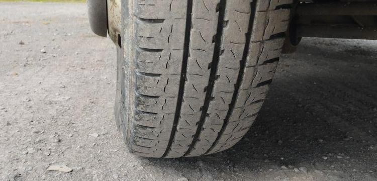 IVECO 35C13 BENNE SIMPLE CABINE COFFRE ROUGE CS-771-ZN