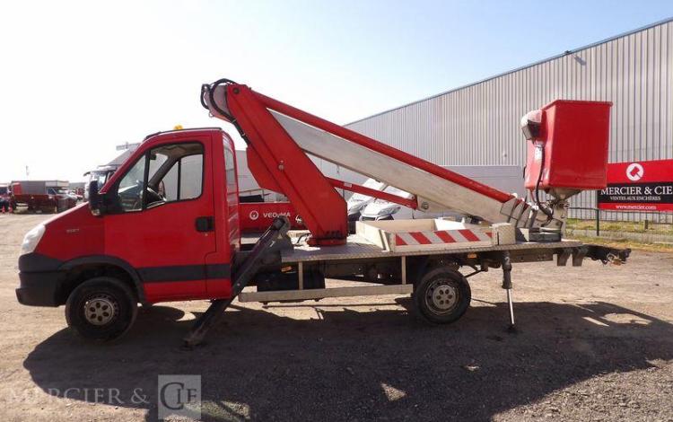 IVECO 35S11 AVEC NACELLE MULTITEL MT202 DS 20M – DIESEL – 4640 HEURES – 90129 KMS ROUGE CW-116-FK