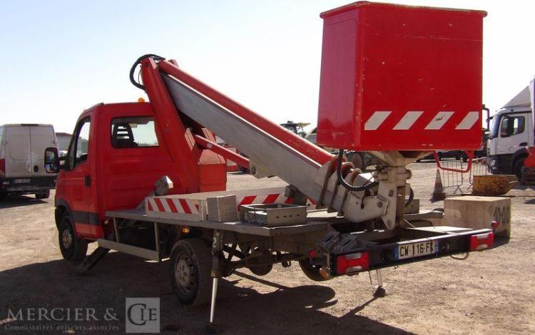 IVECO 35S11 AVEC NACELLE MULTITEL MT202 DS 20M – DIESEL – 4640 HEURES – 90129 KMS ROUGE CW-116-FK