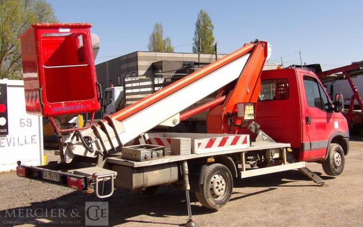 IVECO 35S11 AVEC NACELLE MULTITEL MT202 DS 20M – DIESEL – 4640 HEURES – 90129 KMS ROUGE CW-116-FK