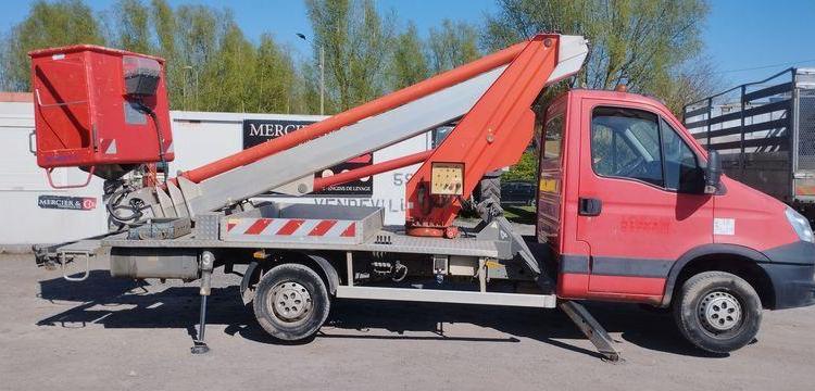 IVECO 35S11 AVEC NACELLE MULTITEL MT202 DS 20M – DIESEL – 4640 HEURES – 90129 KMS ROUGE CW-116-FK