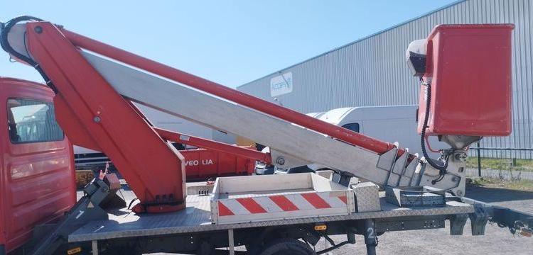 IVECO 35S11 AVEC NACELLE MULTITEL MT202 DS 20M – DIESEL – 4640 HEURES – 90129 KMS ROUGE CW-116-FK