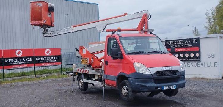 IVECO 35S11 AVEC NACELLE MULTITEL MX170 16M – DIESEL – 3647 HEURES – 111407 KMS ROUGE CY-366-KD