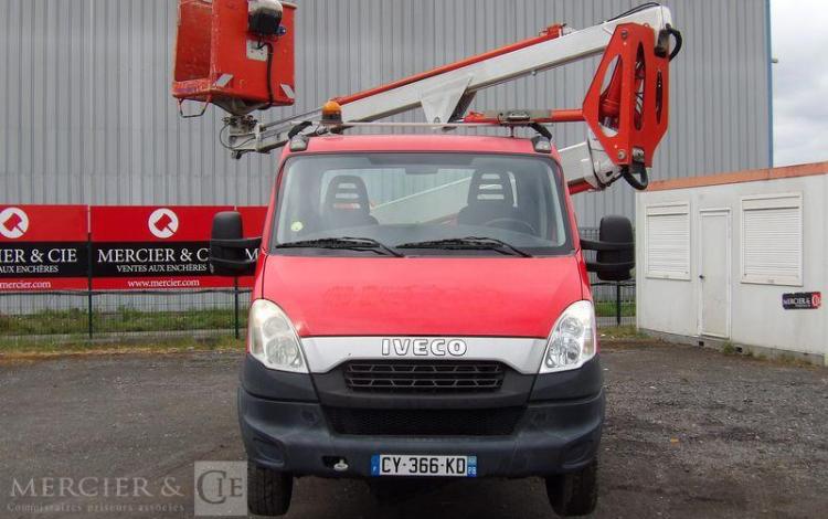 IVECO 35S11 AVEC NACELLE MULTITEL MX170 16M – DIESEL – 3647 HEURES – 111407 KMS ROUGE CY-366-KD