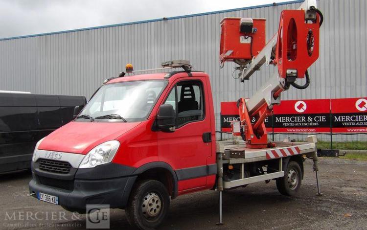 IVECO 35S11 AVEC NACELLE MULTITEL MX170 16M – DIESEL – 3647 HEURES – 111407 KMS ROUGE CY-366-KD