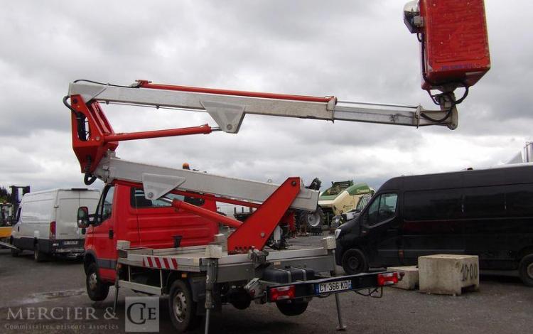 IVECO 35S11 AVEC NACELLE MULTITEL MX170 16M – DIESEL – 3647 HEURES – 111407 KMS ROUGE CY-366-KD