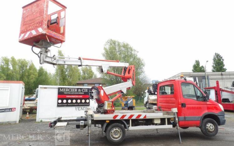 IVECO 35S11 AVEC NACELLE MULTITEL MX170 16M – DIESEL – 3647 HEURES – 111407 KMS ROUGE CY-366-KD