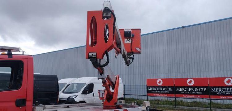 IVECO 35S11 AVEC NACELLE MULTITEL MX170 16M – DIESEL – 3647 HEURES – 111407 KMS ROUGE CY-366-KD