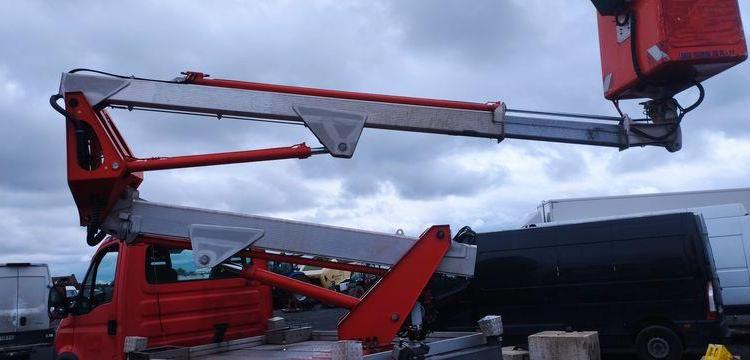 IVECO 35S11 AVEC NACELLE MULTITEL MX170 16M – DIESEL – 3647 HEURES – 111407 KMS ROUGE CY-366-KD