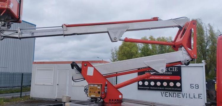 IVECO 35S11 AVEC NACELLE MULTITEL MX170 16M – DIESEL – 3647 HEURES – 111407 KMS ROUGE CY-366-KD
