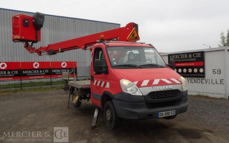 IVECO 35S11 AVEC NACELLE GSR E179T 16M – DIESEL – 3210 HEURES – 84518 KMS – ANNEE 2013 ROUGE DA-890-SZ