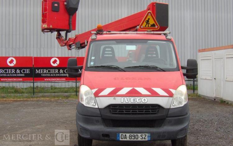 IVECO 35S11 AVEC NACELLE GSR E179T 16M – DIESEL – 3210 HEURES – 84518 KMS – ANNEE 2013 ROUGE DA-890-SZ