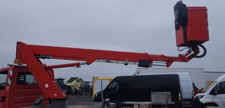 IVECO 35S11 AVEC NACELLE GSR E179T 16M – DIESEL – 3210 HEURES – 84518 KMS – ANNEE 2013 ROUGE DA-890-SZ