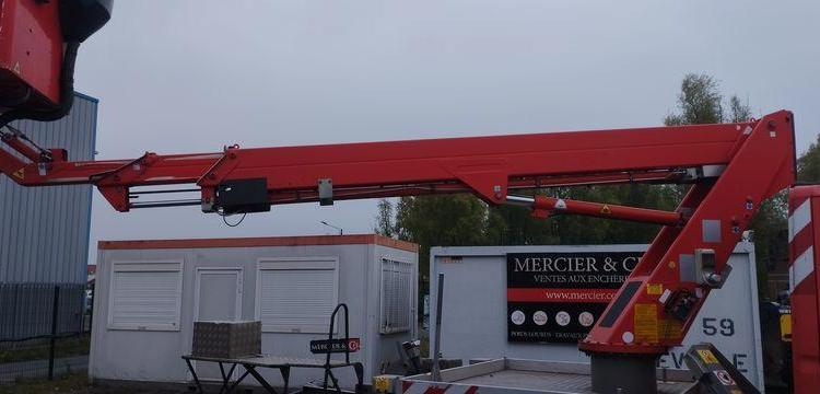 IVECO 35S11 AVEC NACELLE GSR E179T 16M – DIESEL – 3210 HEURES – 84518 KMS – ANNEE 2013 ROUGE DA-890-SZ