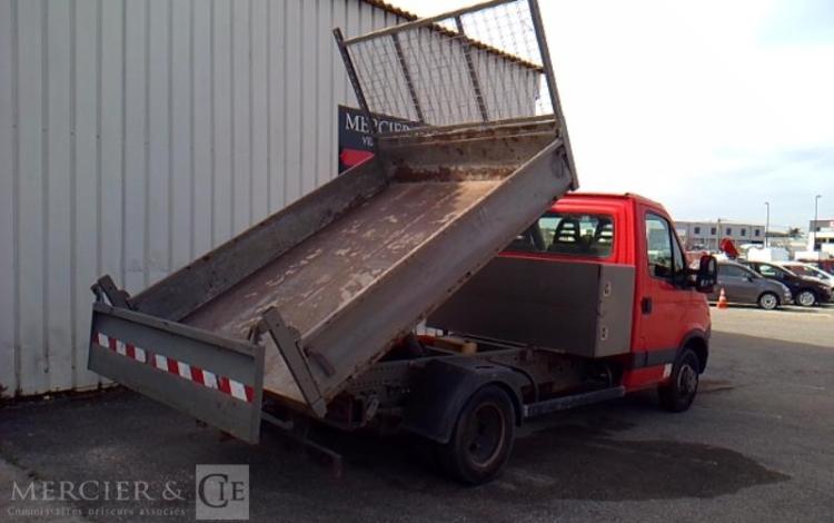 IVECO 35C13 BENNE SIMPLE CABINE COFFRE ROUGE DE-407-JS