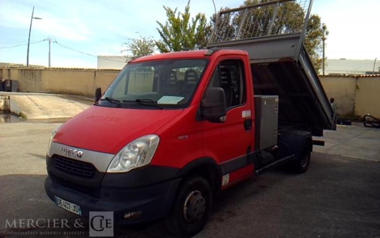 IVECO 35C13 BENNE SIMPLE CABINE COFFRE ROUGE DE-407-JS