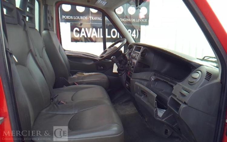 IVECO 35C13 BENNE SIMPLE CABINE COFFRE ROUGE DE-407-JS