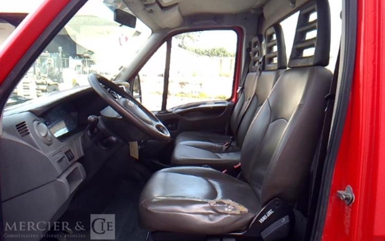 IVECO 35C13 BENNE SIMPLE CABINE COFFRE ROUGE DE-407-JS