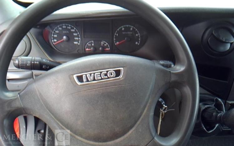 IVECO 35C13 BENNE SIMPLE CABINE COFFRE ROUGE DE-407-JS