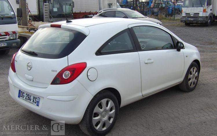 OPEL CORSA 3 PORTES PHASE 2 1.3 CDTI 16V ECOTEC 75 CV – DIESEL – 261474 KMS – AN 2014 BLANC DG-294-XS