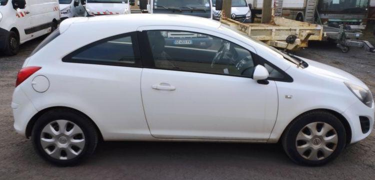 OPEL CORSA 3 PORTES PHASE 2 1.3 CDTI 16V ECOTEC 75 CV – DIESEL – 261474 KMS – AN 2014 BLANC DG-294-XS