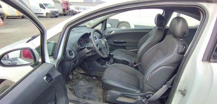OPEL CORSA 3 PORTES PHASE 2 1.3 CDTI 16V ECOTEC 75 CV – DIESEL – 261474 KMS – AN 2014 BLANC DG-294-XS