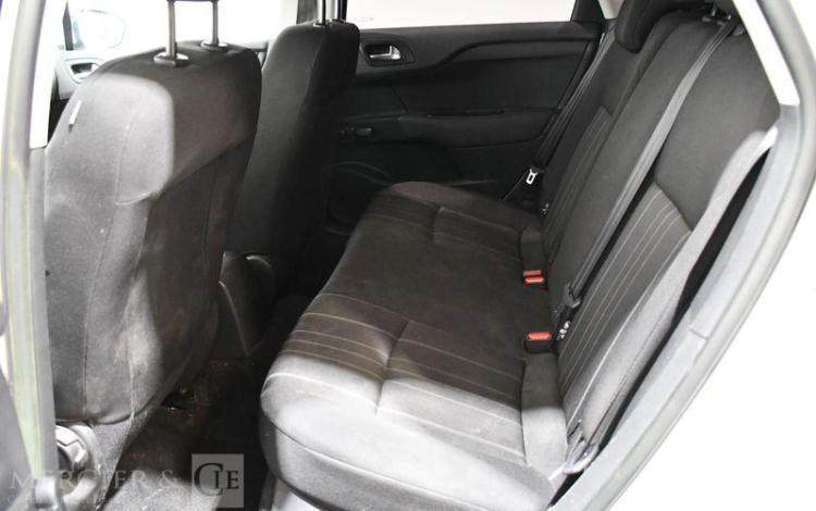CITROEN C4 1,6 HDI 90CH ATTRACTION BLANC DK-322-SA