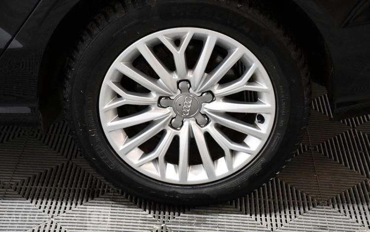 AUDI A3 1,6 TDI 110 AMBIENTE NOIR DL-425-CH