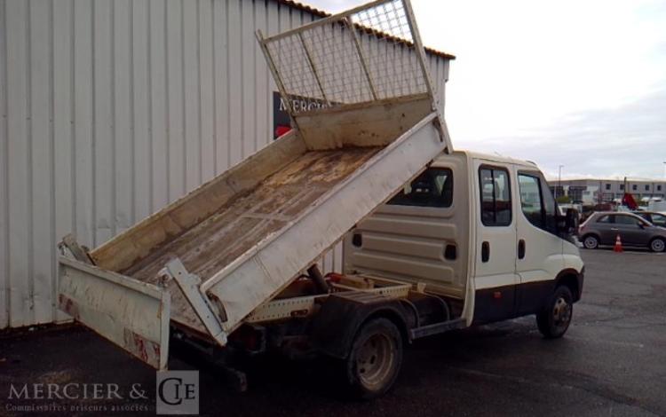 IVECO 35-130 BENNE DOUBLE CABINE BLANC DT-450-NR
