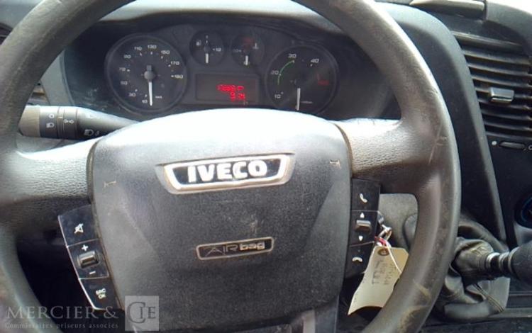IVECO 35-130 BENNE DOUBLE CABINE BLANC DT-450-NR